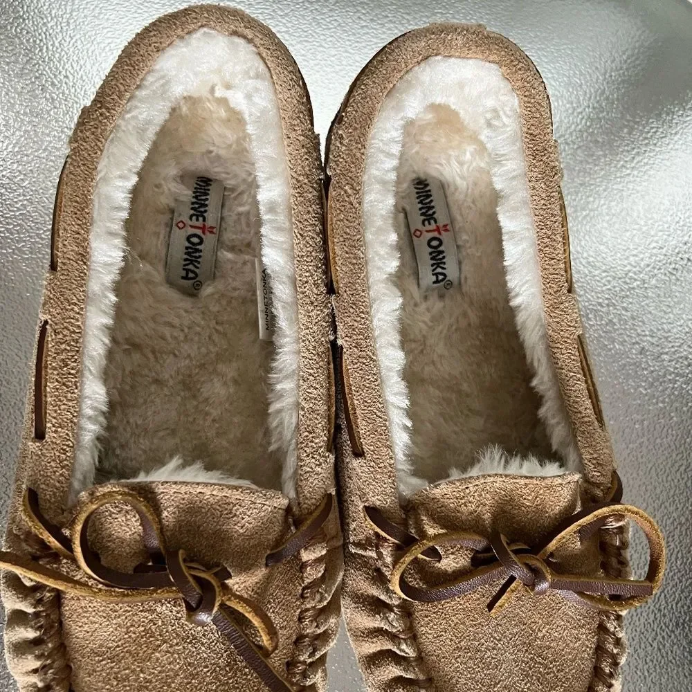 Minnetonka Suede Faux Fur Tan Slippers Size 3
